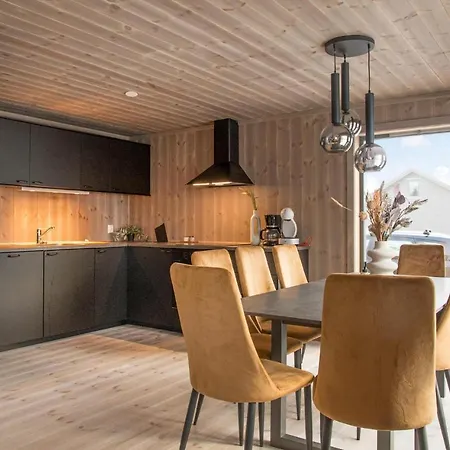 4 Bedroom Lovely In Holiday home